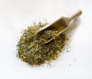 HERBATKA ZIOŁOWA NA BOLESNE I OBFITE MIESIĄCZKI